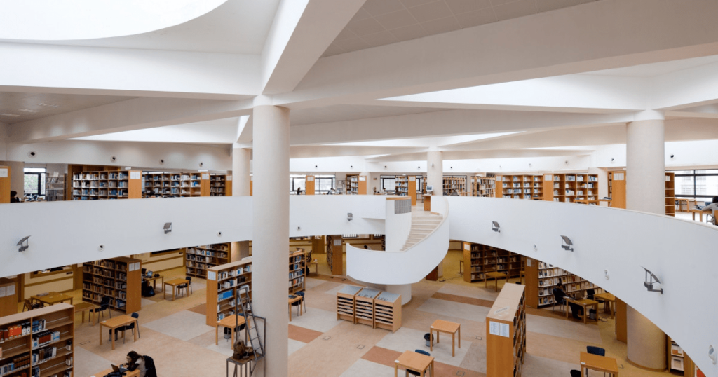 Biblioteca da universidade do Algarve, uma das grandes faculdades em portugal